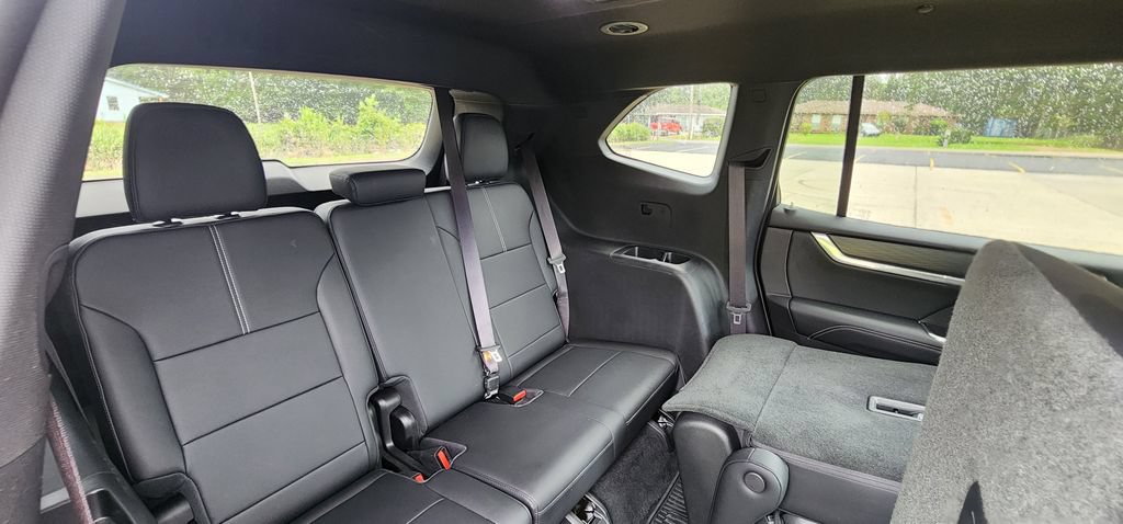 Used 2025 GMC Acadia Elevation w/ Elevation Premium Package FWD image 13
