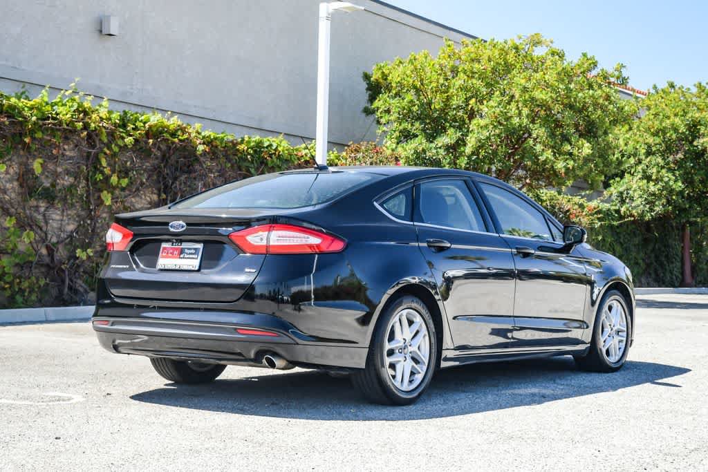 Used 2016 Ford Fusion SE FWD image 9