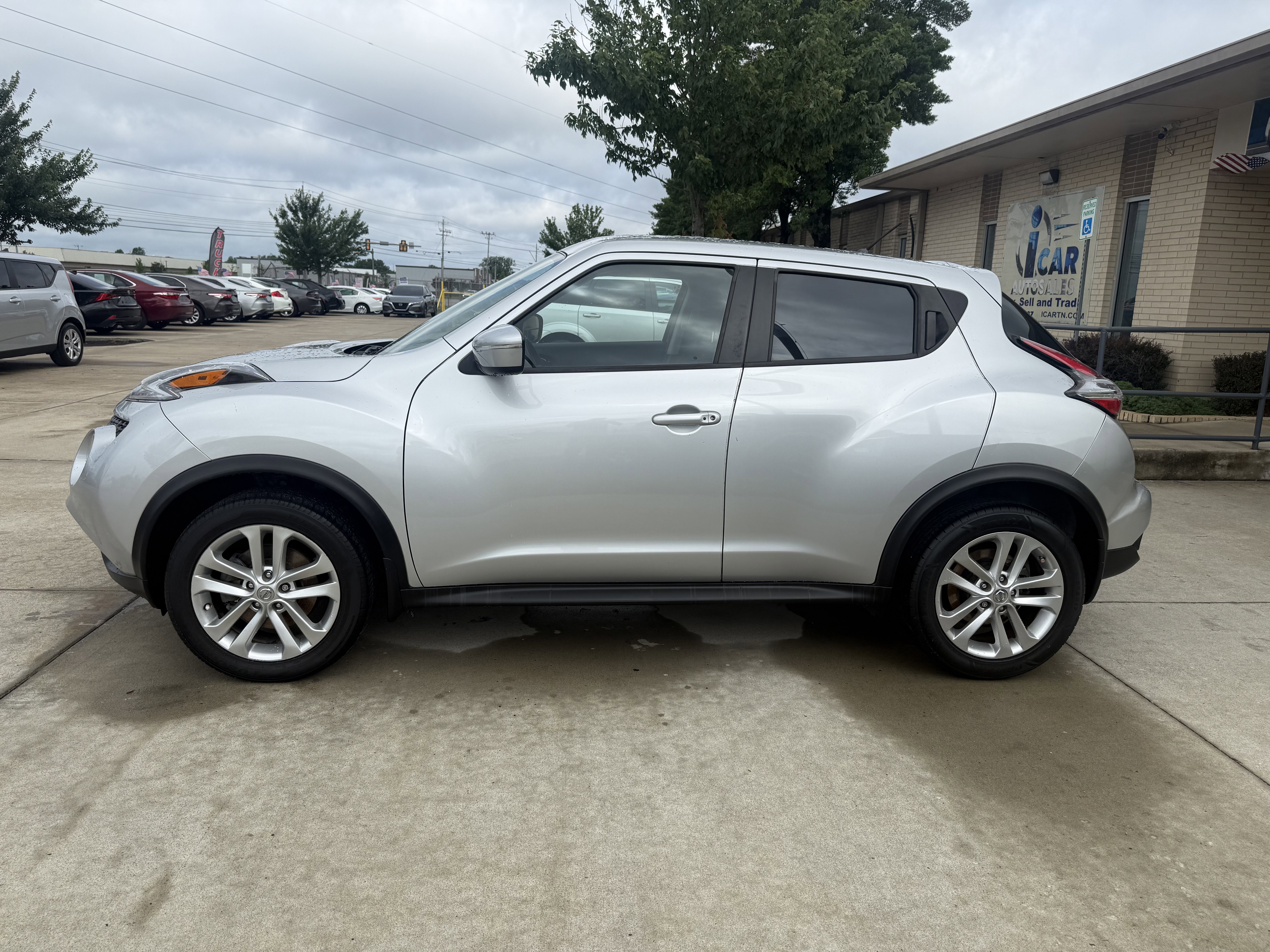 Used 2016 Nissan Juke S FWD image 4