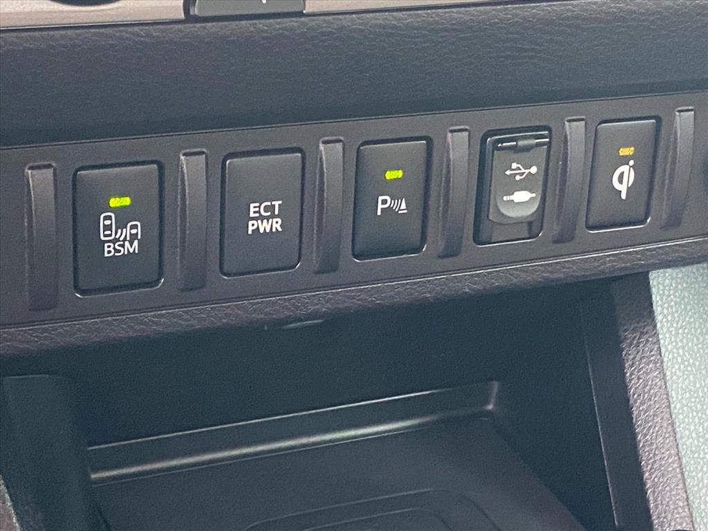 Used 2017 Toyota Tacoma Limited image 21