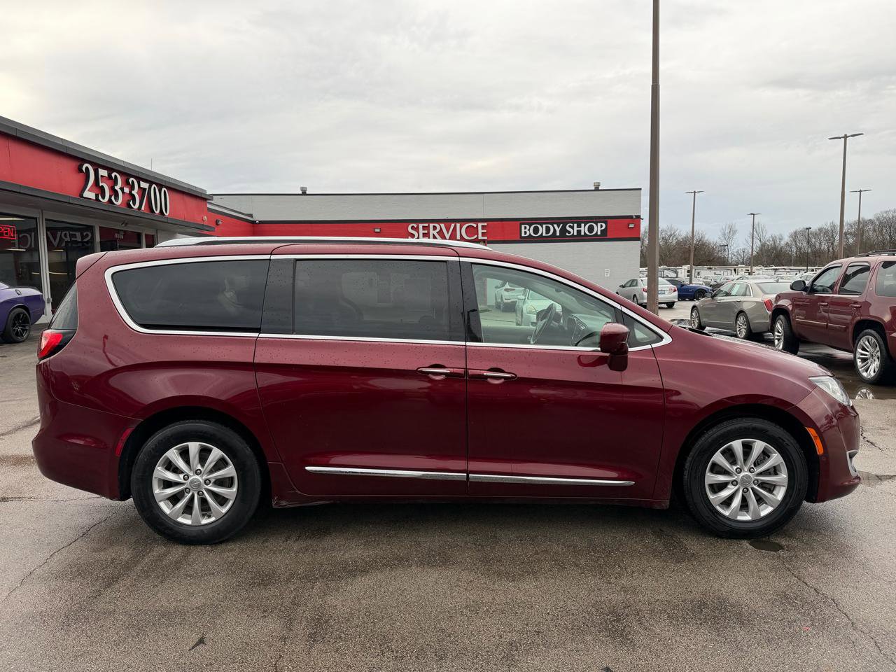Used 2018 Chrysler Pacifica Touring-L Plus w/ Advanced Safetytec Group image 2