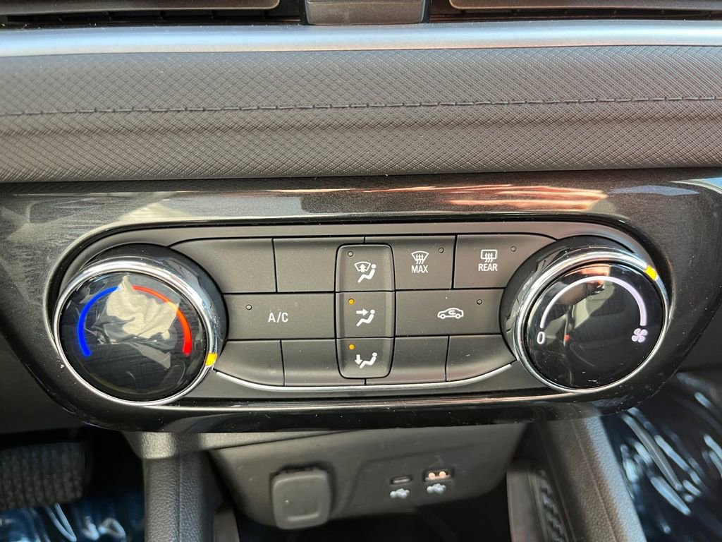 Used 2025 Chevrolet TrailBlazer LT image 13