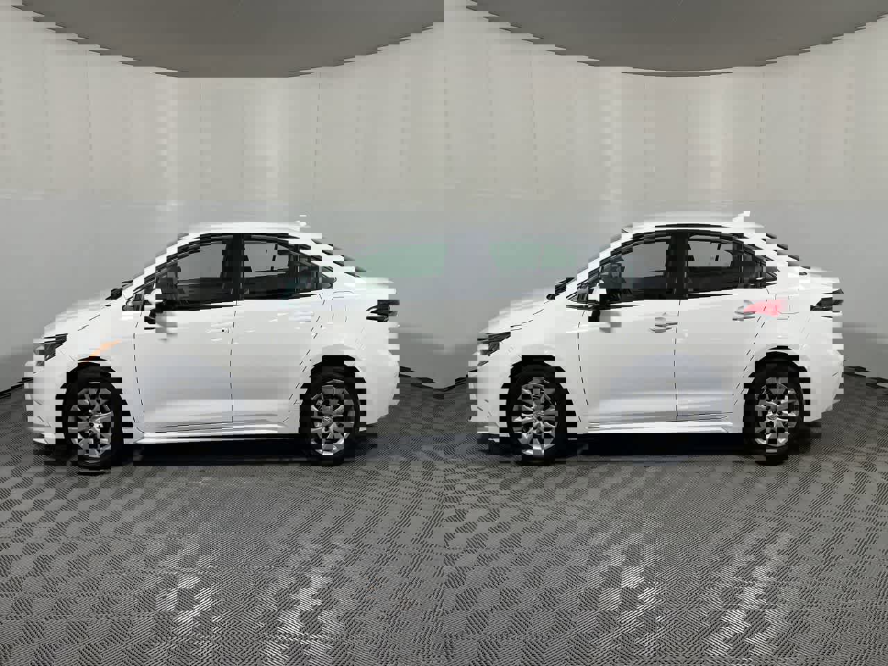 Used 2023 Toyota Corolla LE image 5