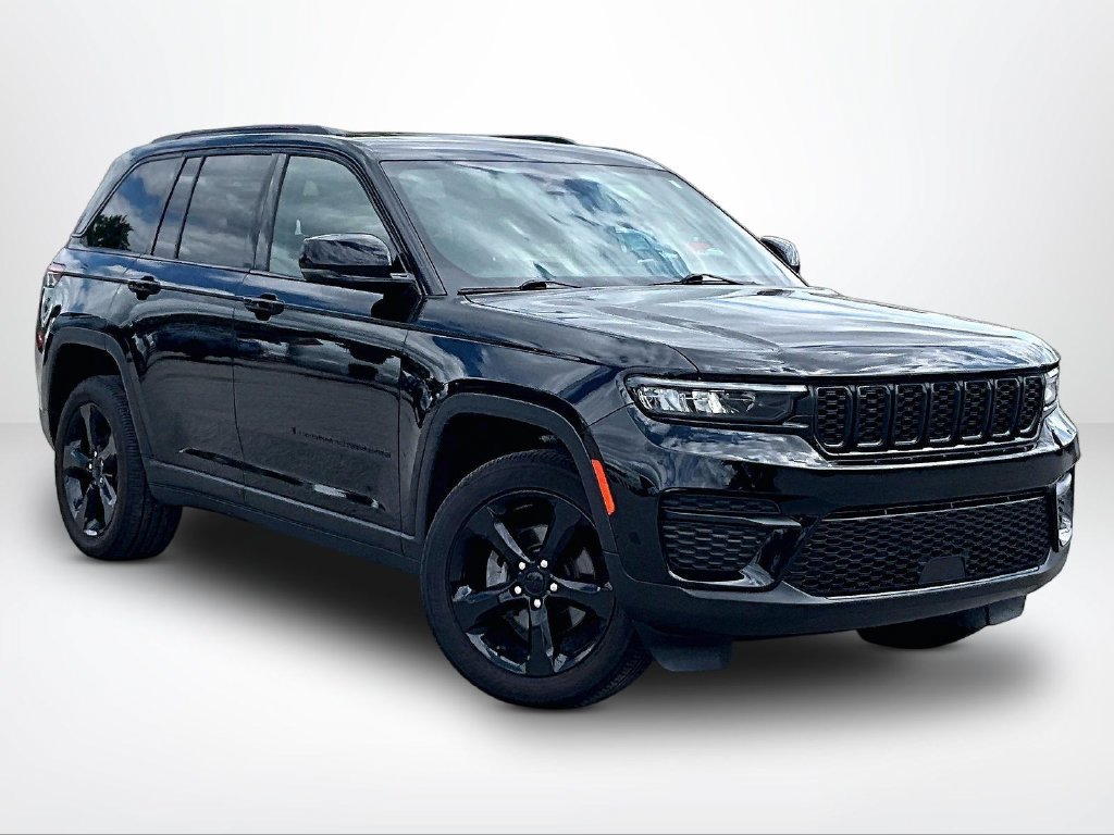 Used 2023 Jeep Grand Cherokee Altitude AWD/4WD image 13