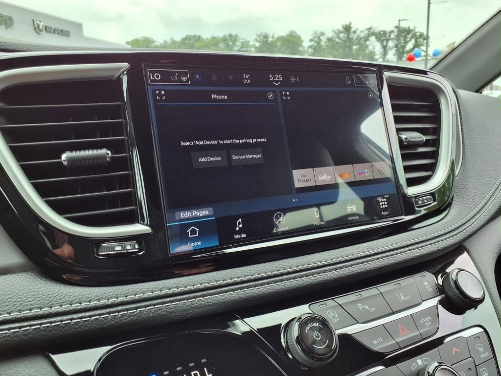 New 2026 Chrysler Pacifica Select image 23