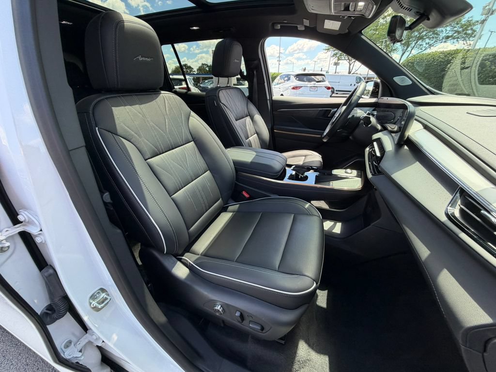 Certified 2025 Buick Enclave Avenir w/ Super Cruise Package AWD/4WD image 19