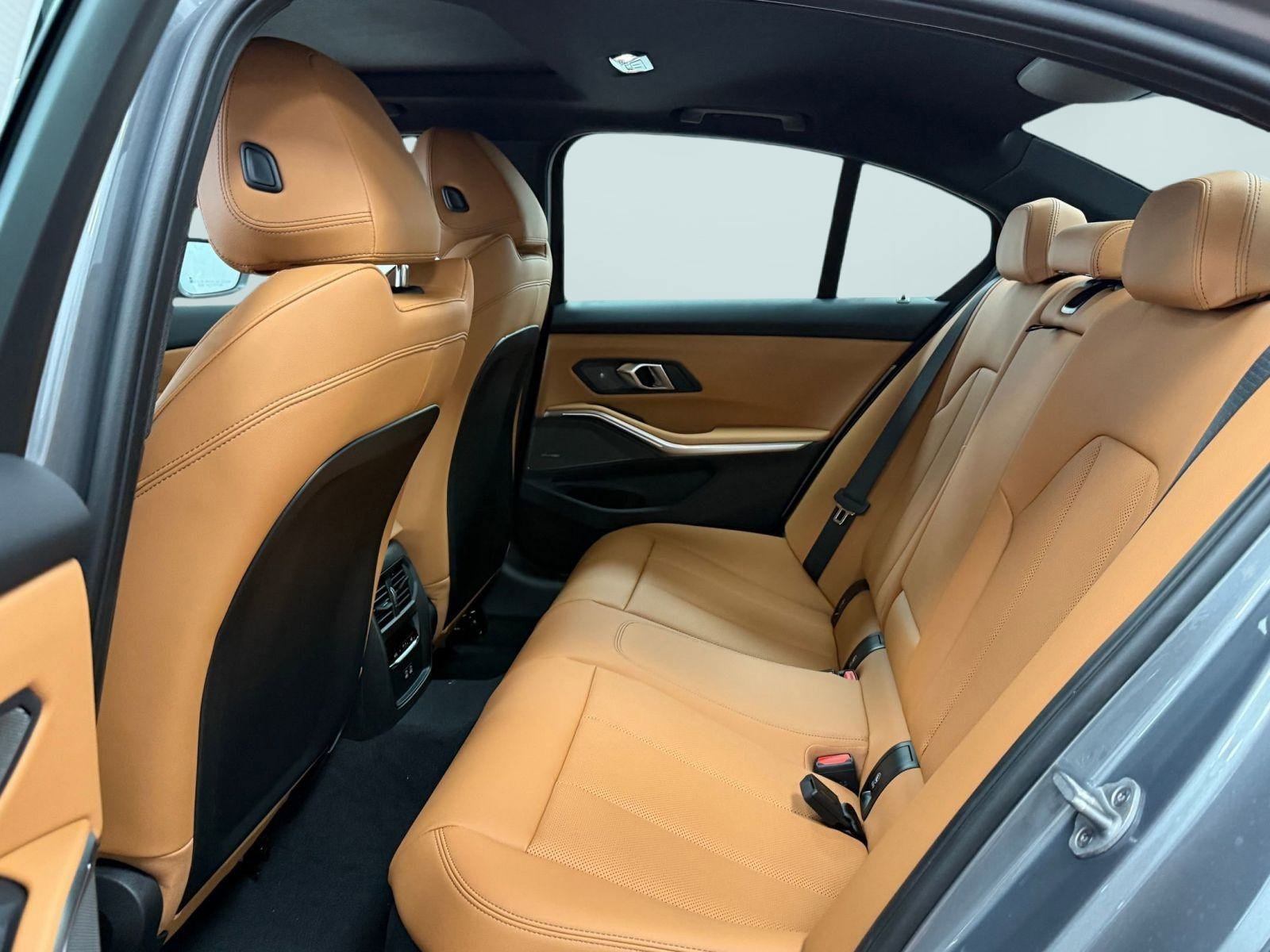 Used 2025 BMW 330i xDrive Sedan w/ Premium Package image 15