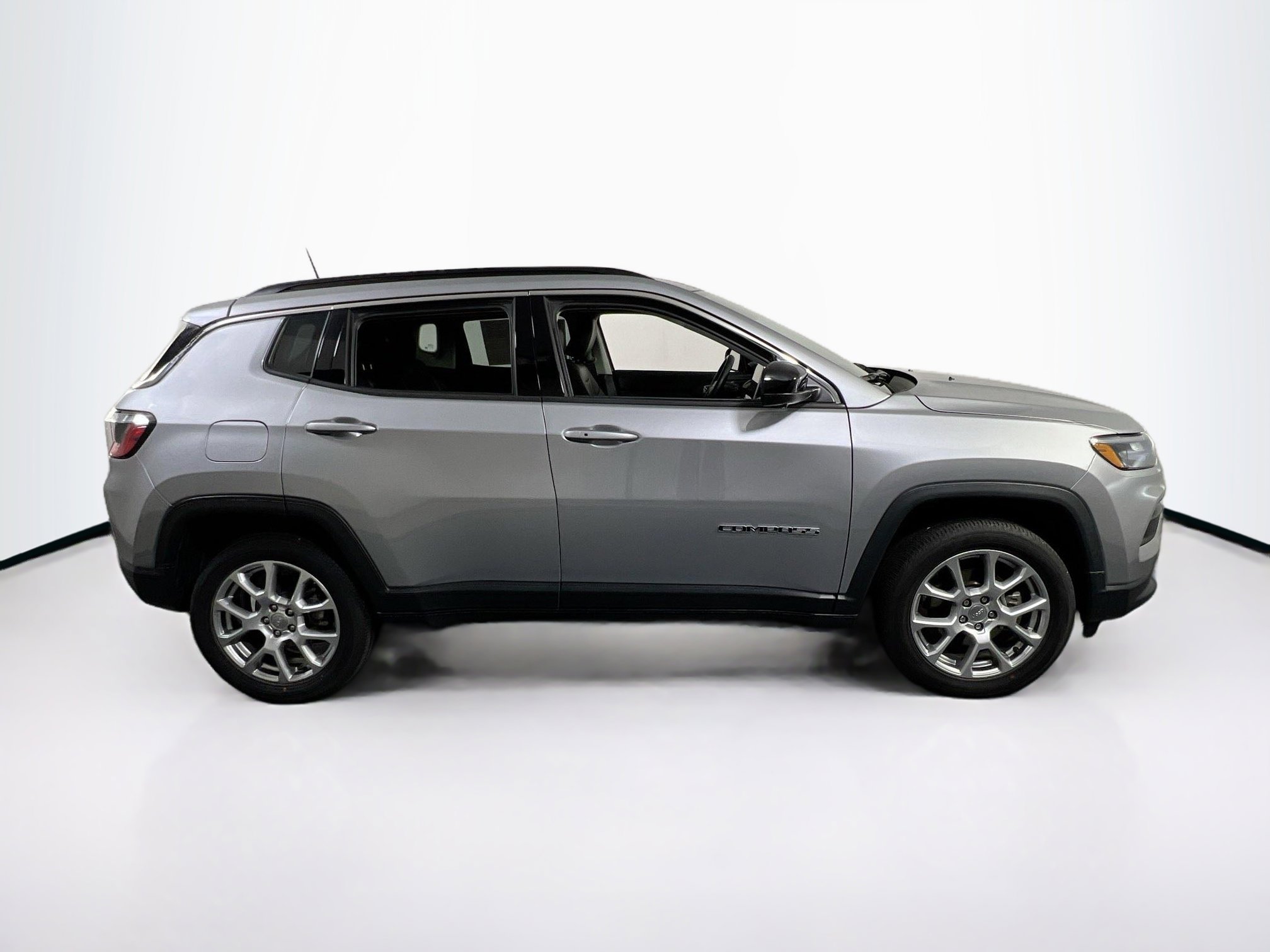 Used 2022 Jeep Compass Latitude AWD/4WD image 4