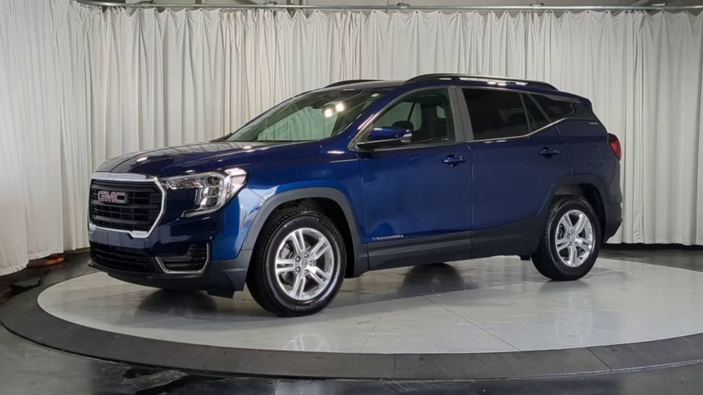 Used 2023 GMC Terrain SLE w/ Driver Convenience Package FWD image 5