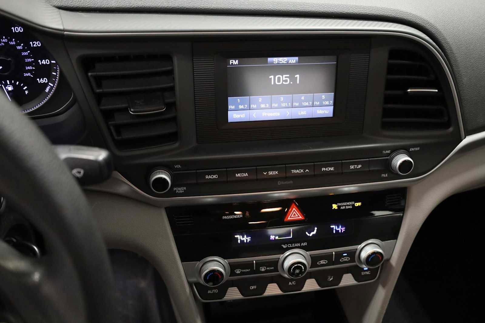 Used 2020 Hyundai Elantra SE image 28