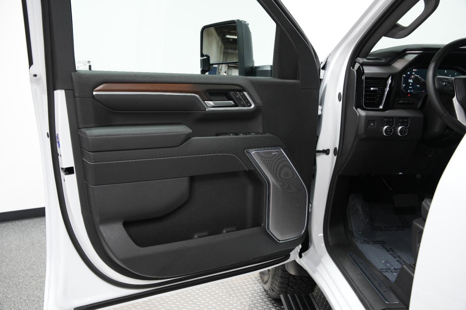 New 2025 GMC Sierra 2500 Denali w/ Denali Reserve Package image 24