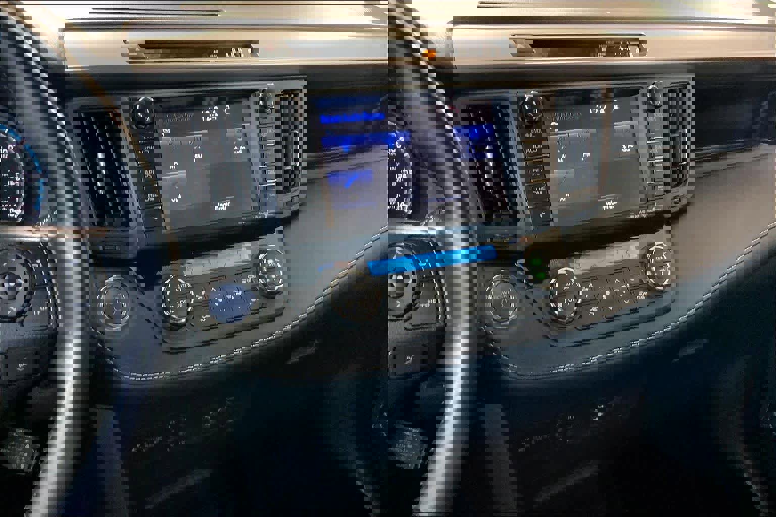 Used 2017 Toyota RAV4 Limited image 7