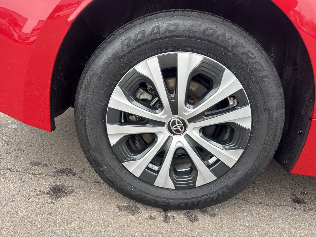 Used 2021 Toyota Corolla LE image 9