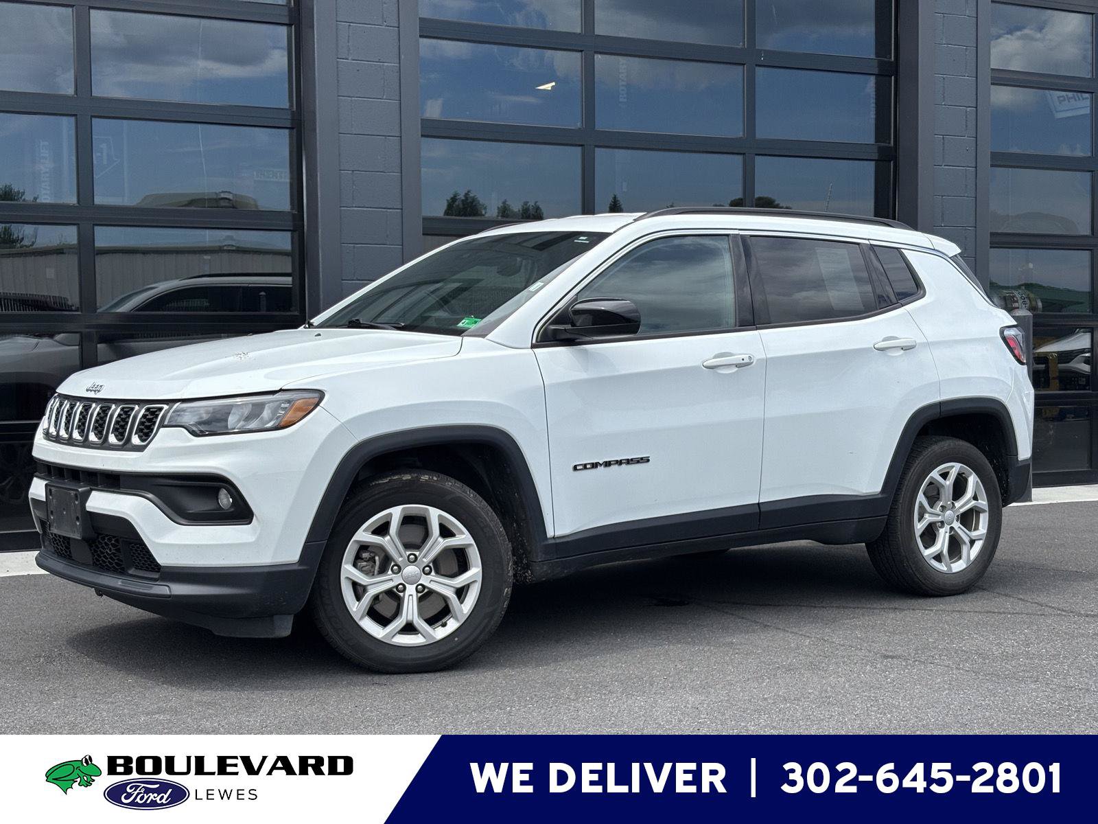 Used 2024 Jeep Compass Latitude AWD/4WD image 1