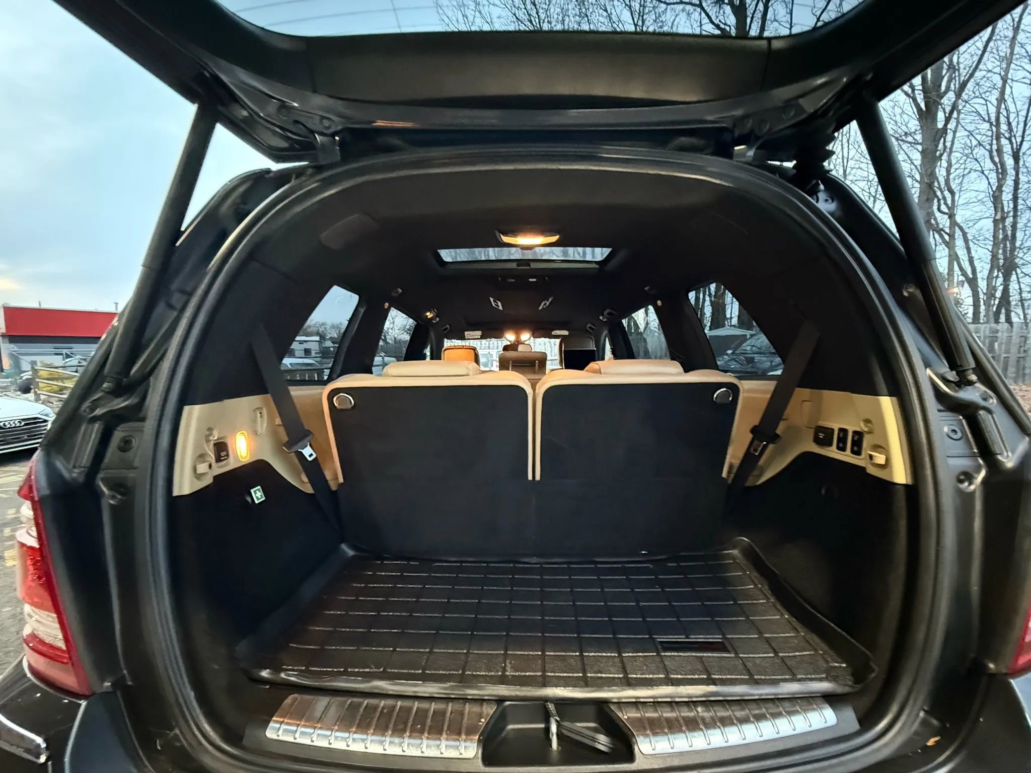 Used 2012 Mercedes-Benz GL 550 GL 550 4MATIC Sport Utility 4D image 21