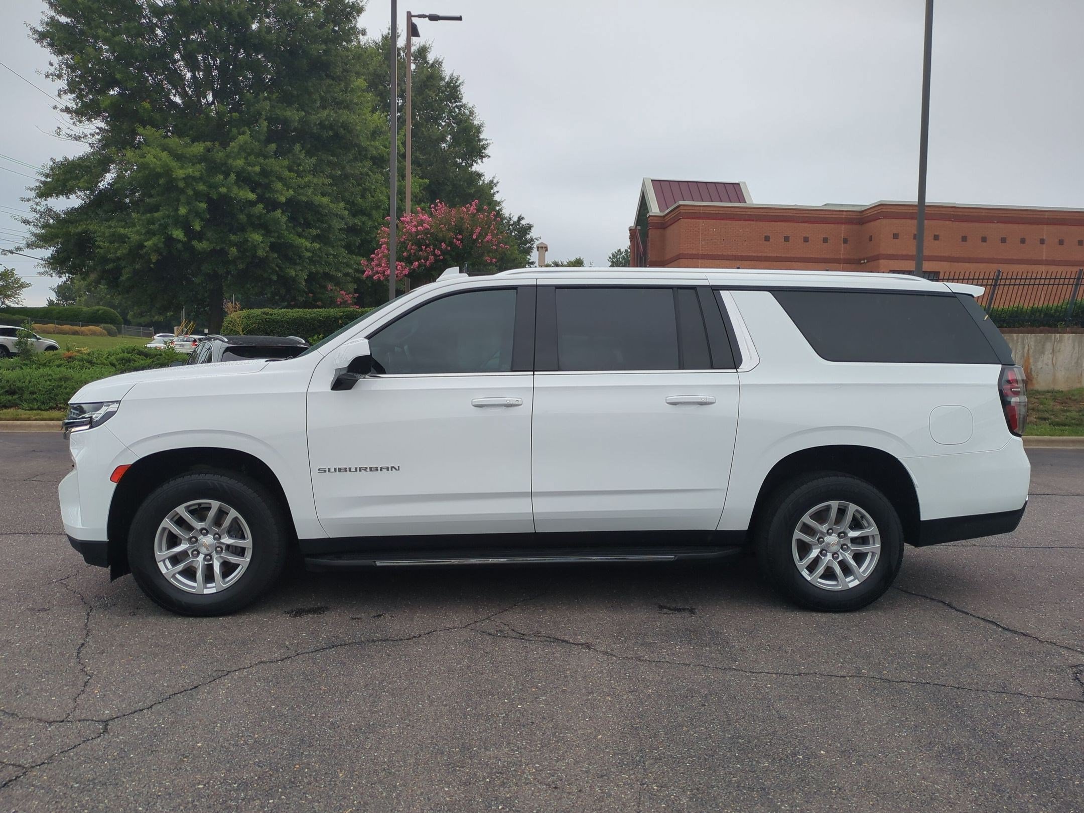 Used 2021 Chevrolet Suburban LT AWD/4WD image 5