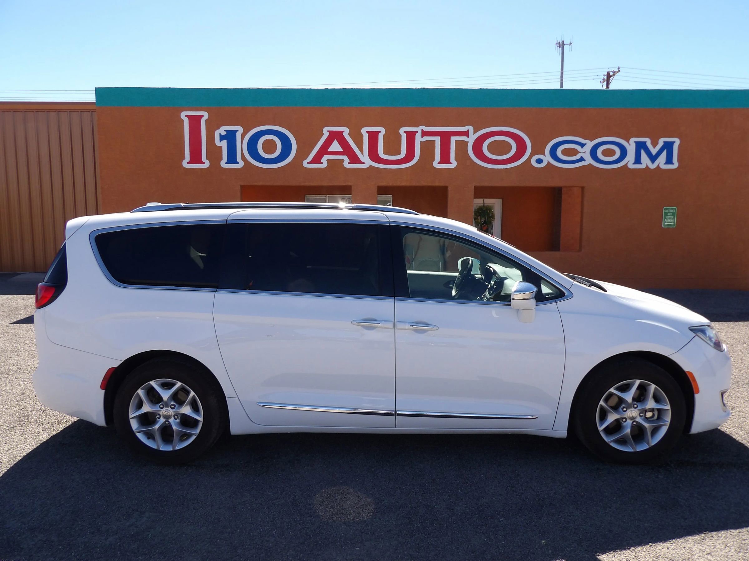 Used 2020 Chrysler Pacifica Limited image 1