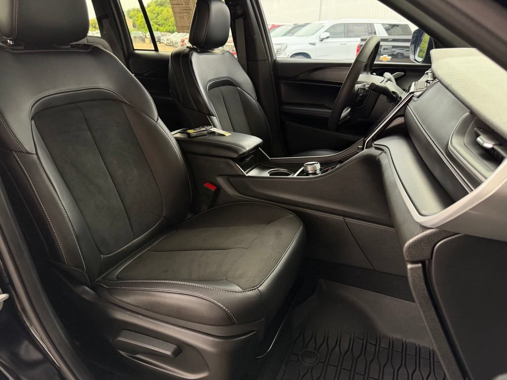 Used 2025 Jeep Grand Cherokee Altitude AWD/4WD image 17