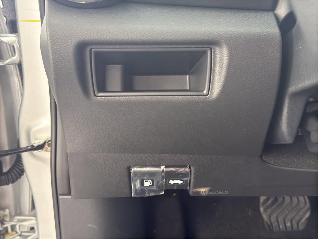 New 2025 Nissan Versa SR image 22