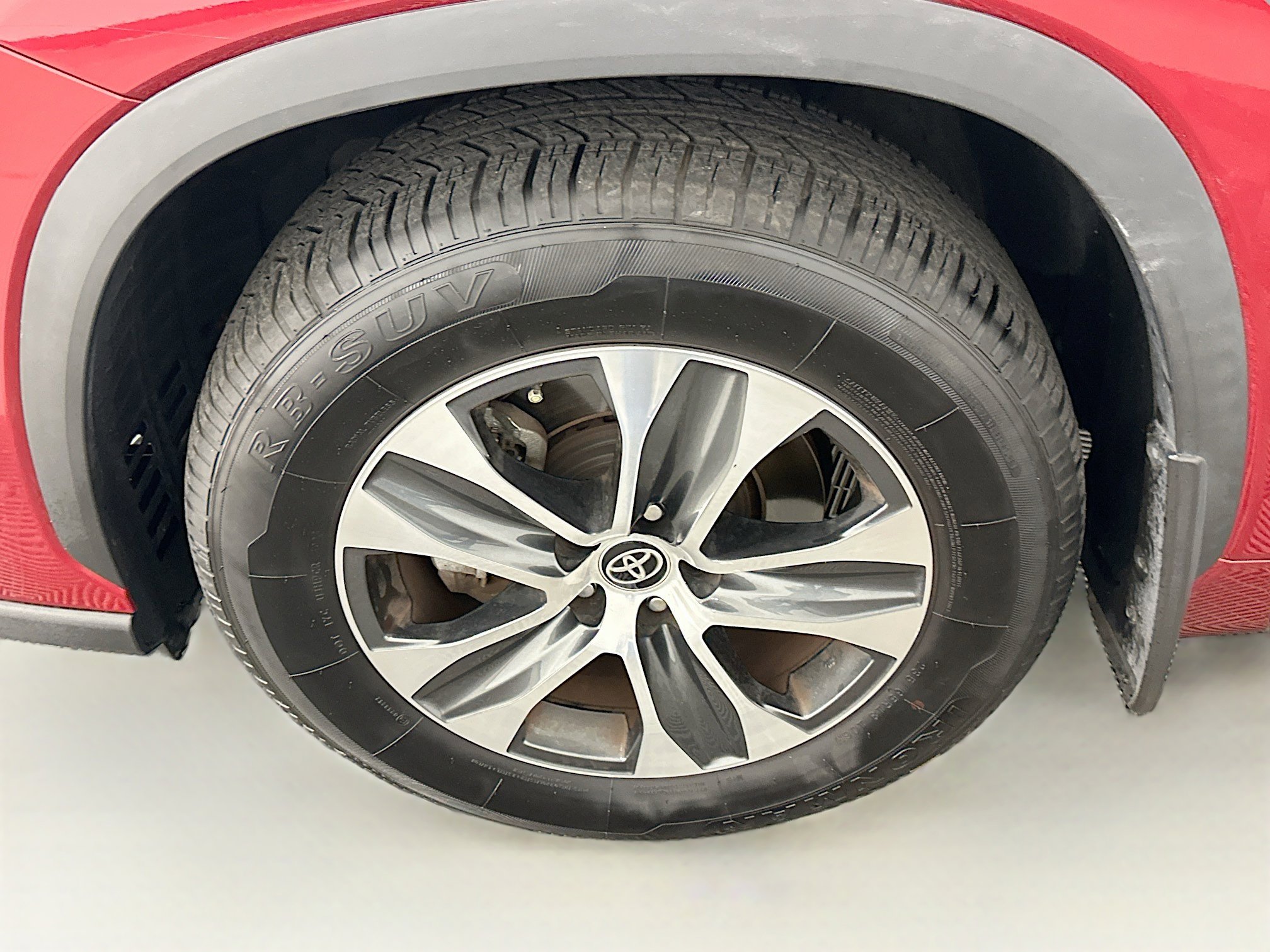 Used 2023 Toyota Highlander XLE image 11