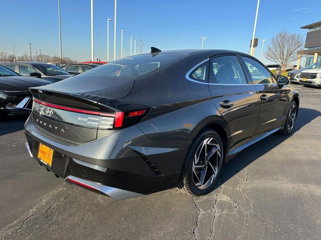 New 2026 Hyundai Sonata SEL FWD image 3