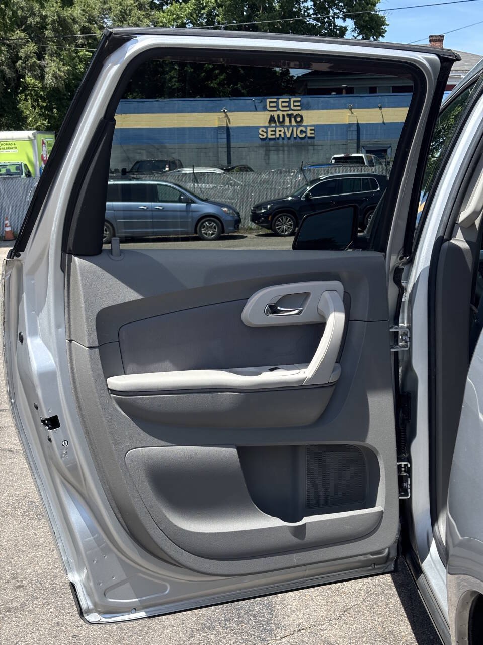 Used 2010 Chevrolet Traverse LS FWD image 13