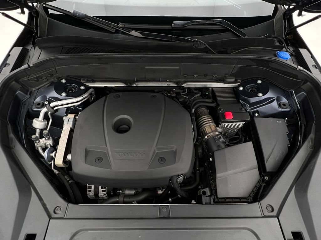 Used 2020 Volvo XC90 T6 Momentum w/ Protection Package image 31