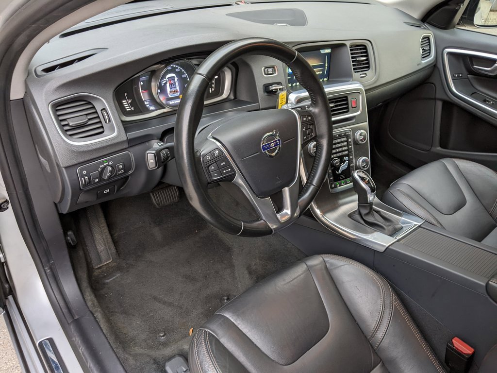 Used 2016 Volvo V60 T5 Cross Country Platinum image 8