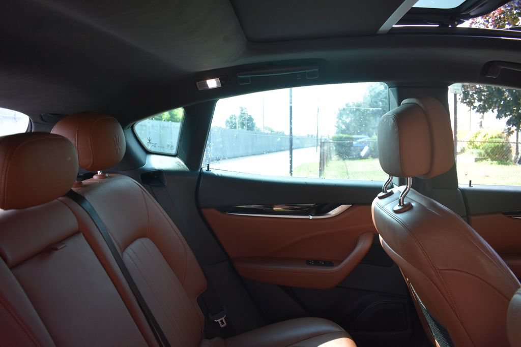 Used 2020 Maserati Levante AWD/4WD image 22