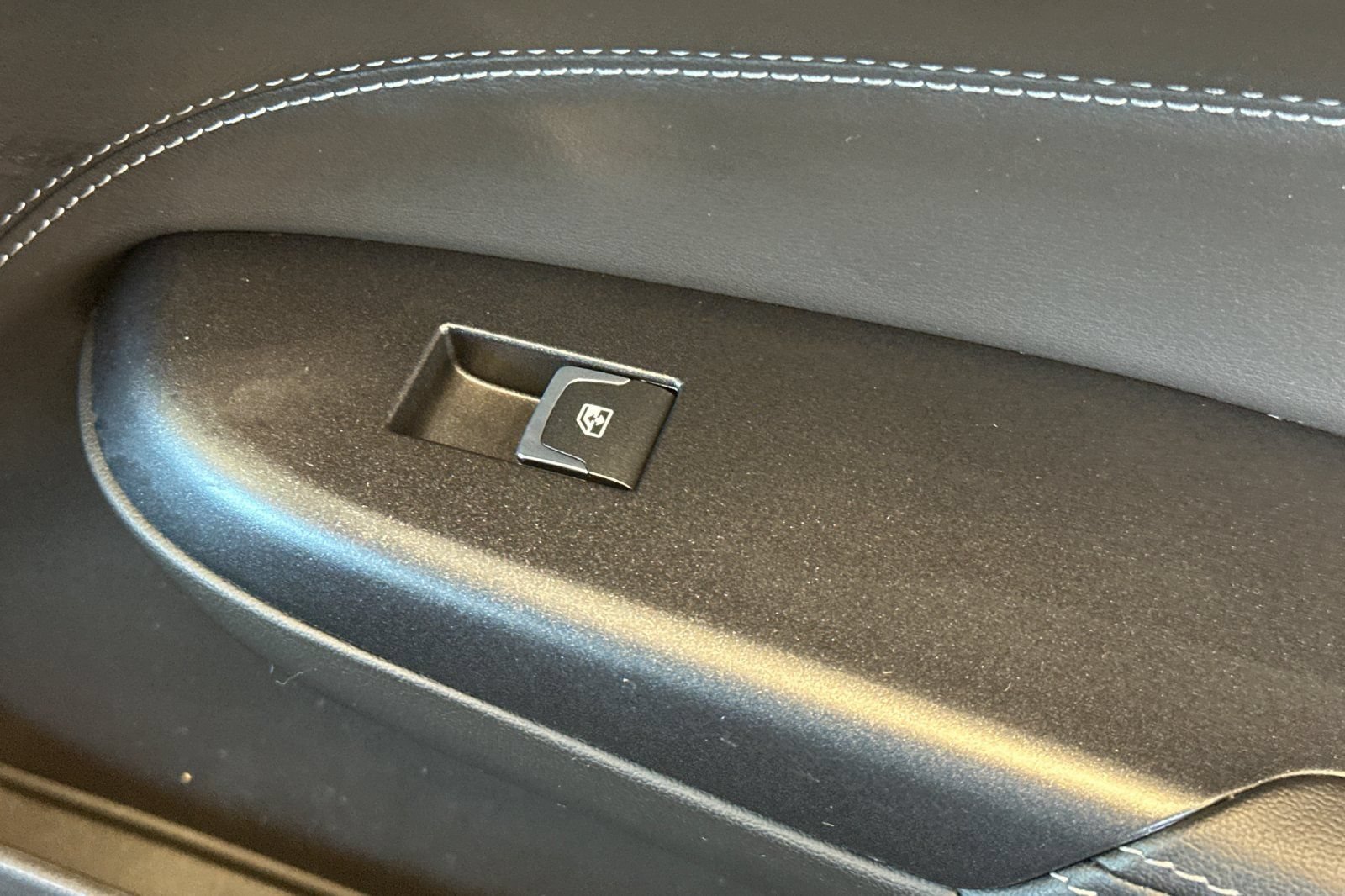 Used 2016 Cadillac SRX FWD image 19