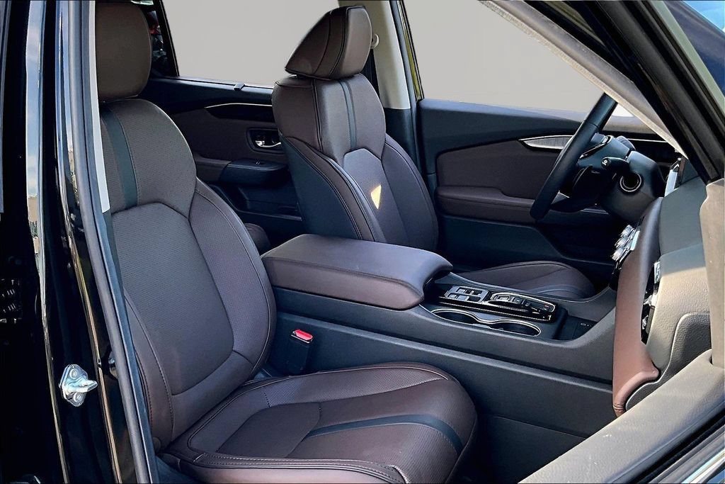 Used 2025 Honda Pilot Elite image 23