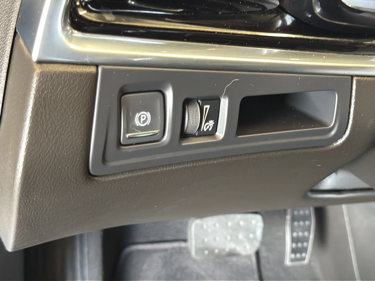 Certified 2023 Cadillac XT6 Premium Luxury FWD image 22