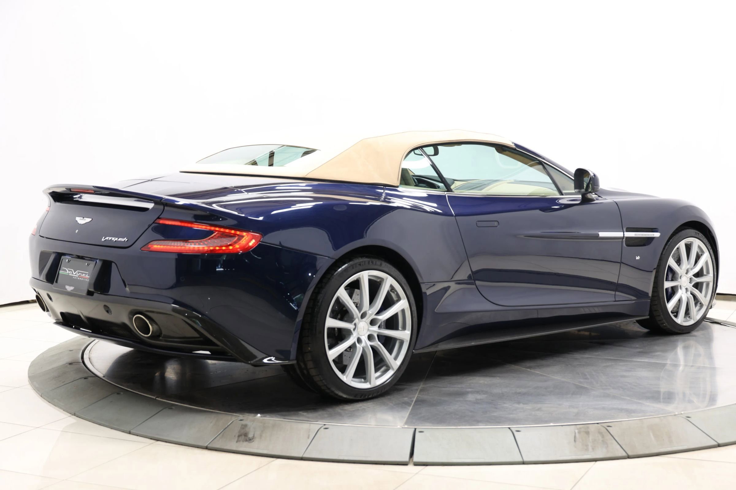 Used 2016 Aston Martin Vanquish Volante image 4