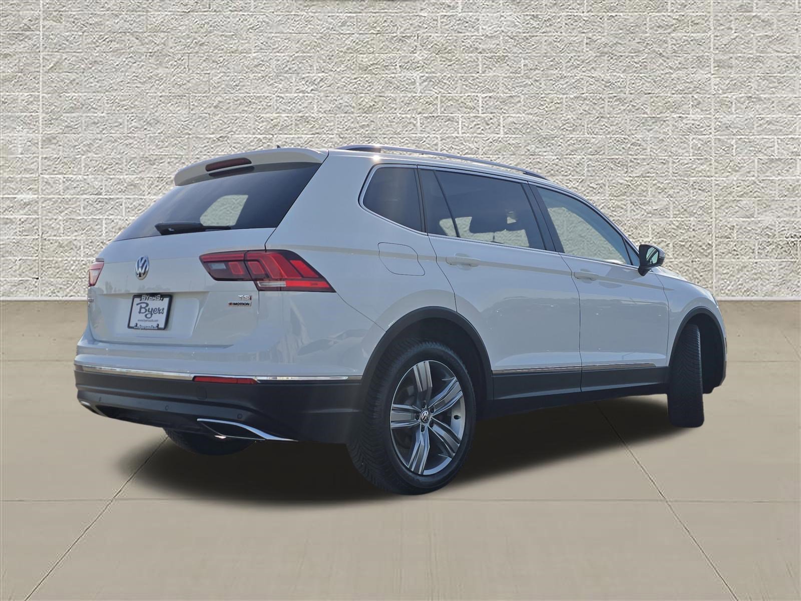 Used 2018 Volkswagen Tiguan SEL Premium w/ 3rd Row Seat Package AWD/4WD image 7