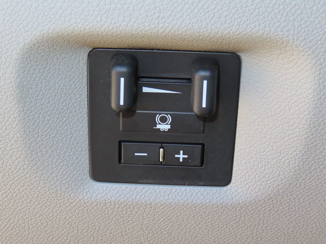 Used 2010 GMC Sierra 3500 SLT w/ SLT Convenience Package image 16