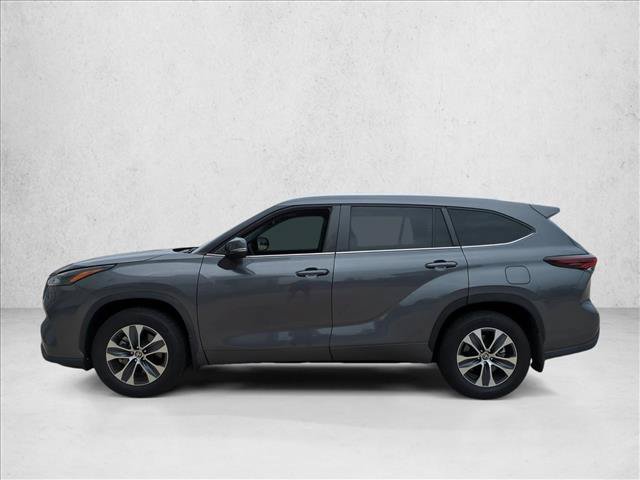 Used 2024 Toyota Highlander XLE FWD image 8