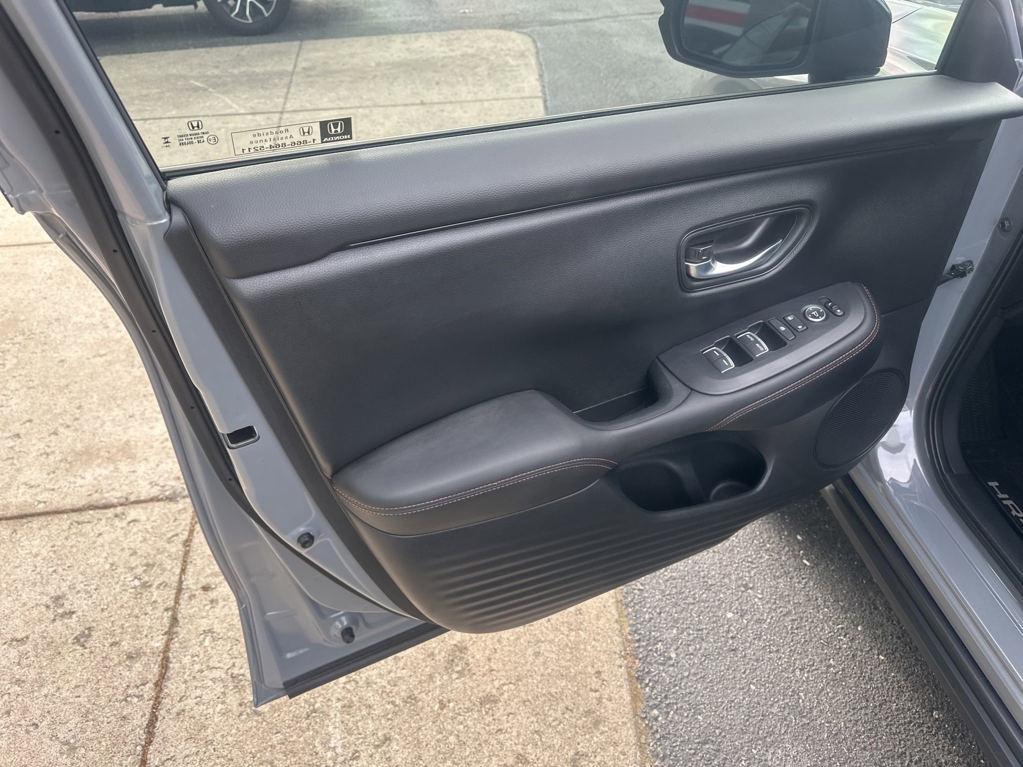 Used 2025 Honda HR-V Sport image 17
