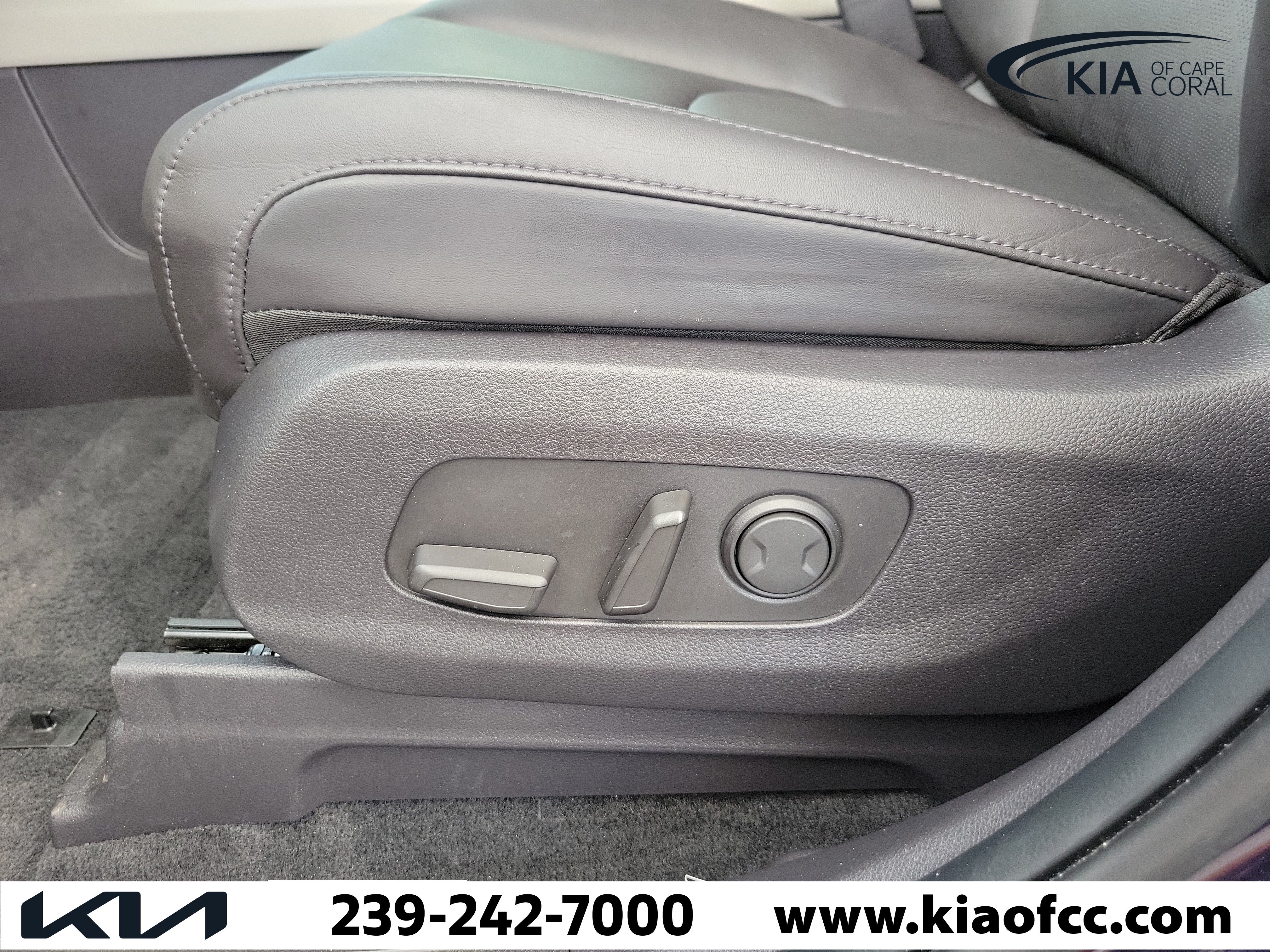 Certified 2023 Kia Carnival LX FWD image 22