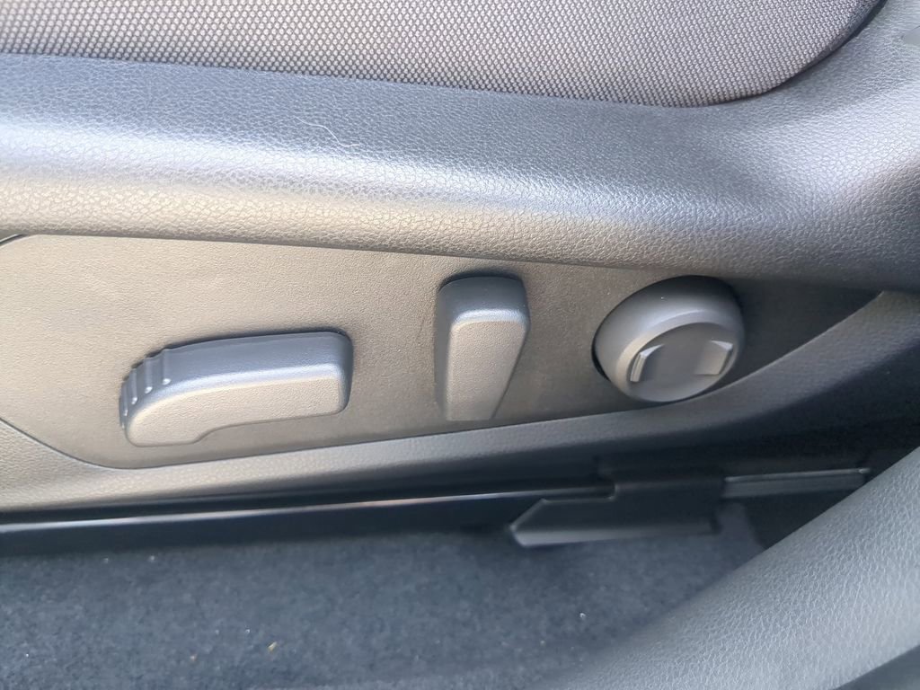 Certified 2025 Subaru Crosstrek 2.0i Premium image 18