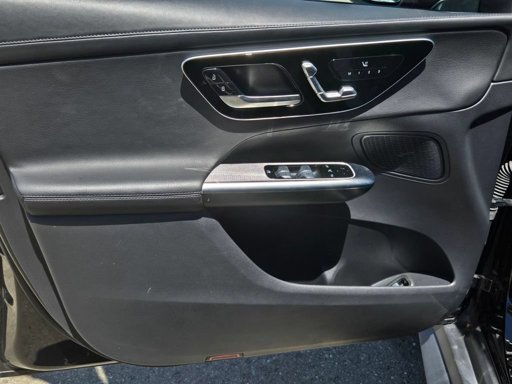 Used 2024 Mercedes-Benz GLC 300 w/ AMG Line image 10