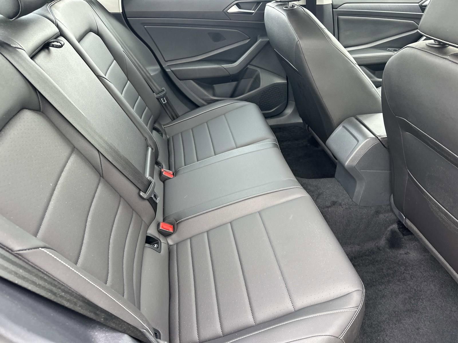 Certified 2024 Volkswagen Jetta SE w/ Panoramic Sunroof Package image 11