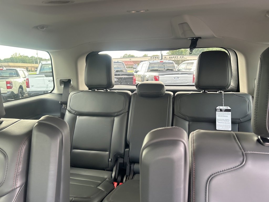 New 2025 Ford Expedition Active image 16