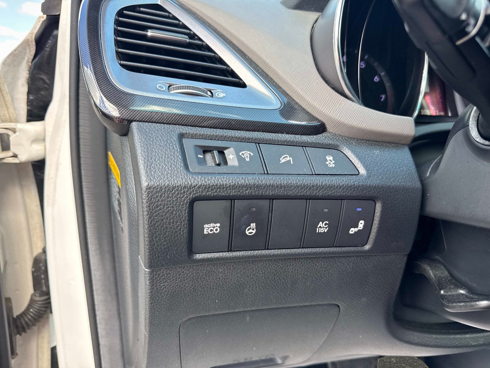 Used 2015 Hyundai Santa Fe Limited w/ Option Group 04 FWD image 26