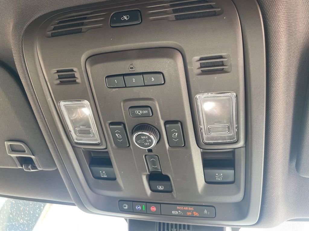 Used 2024 GMC Yukon XL Denali w/ Advanced Technology Package AWD/4WD image 25