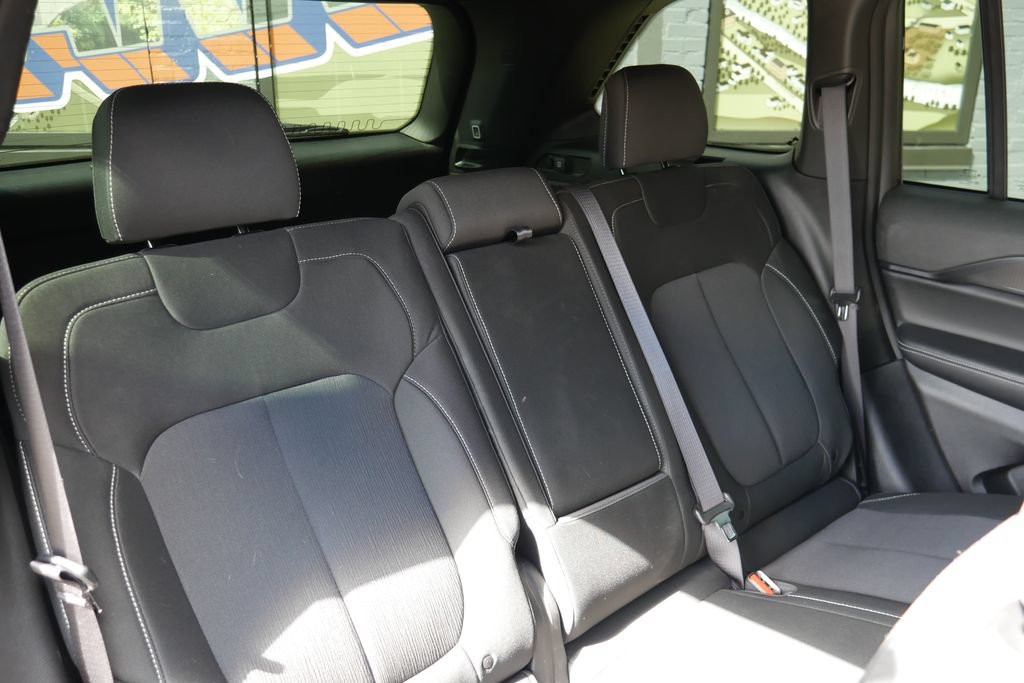 Used 2025 Jeep Grand Cherokee Laredo X w/ Luxury Tech Group I AWD/4WD image 11
