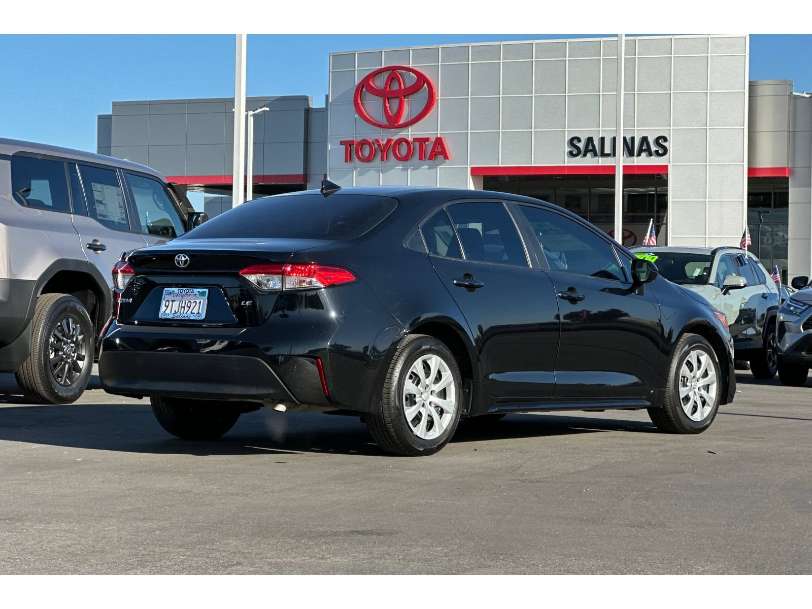 Used 2025 Toyota Corolla LE FWD image 4