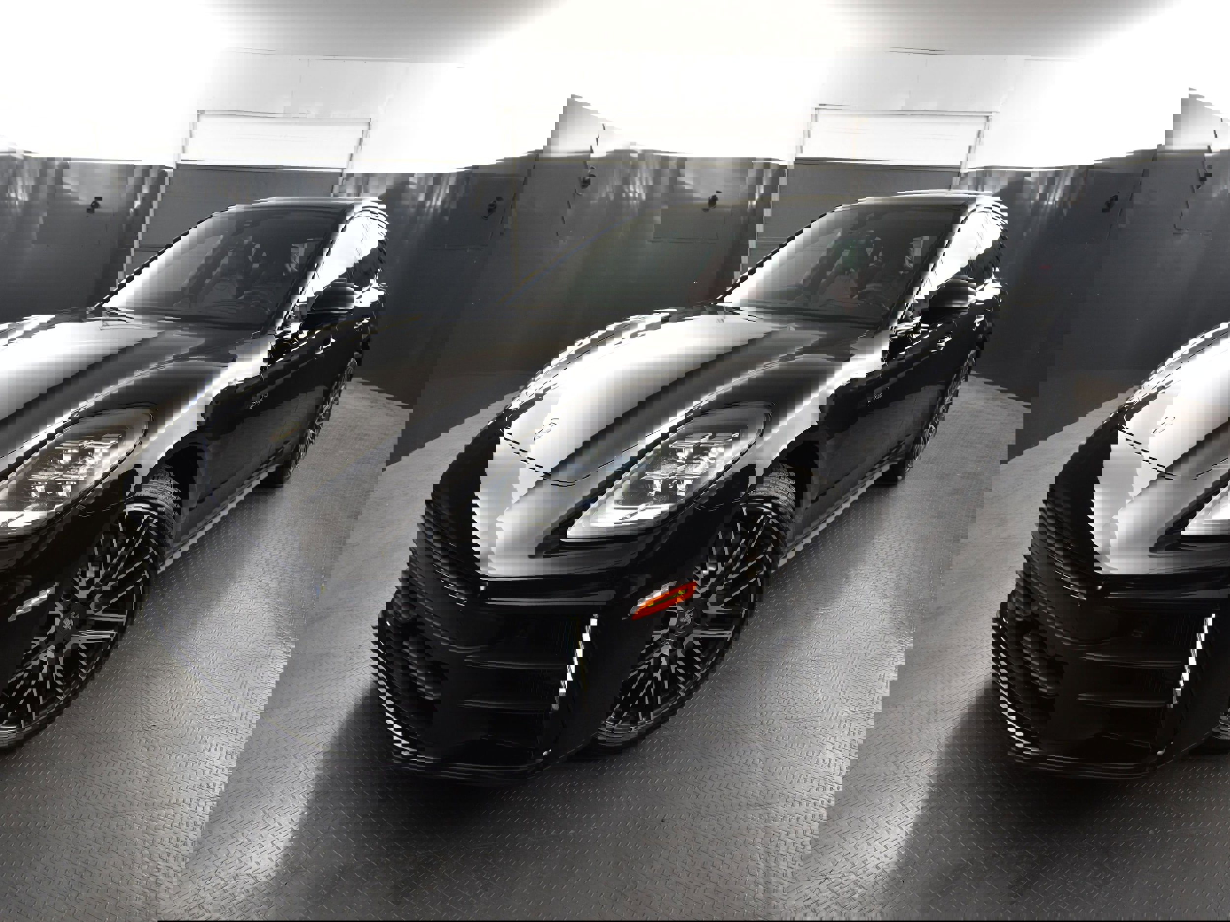 New 2025 Porsche Panamera 4 image 1