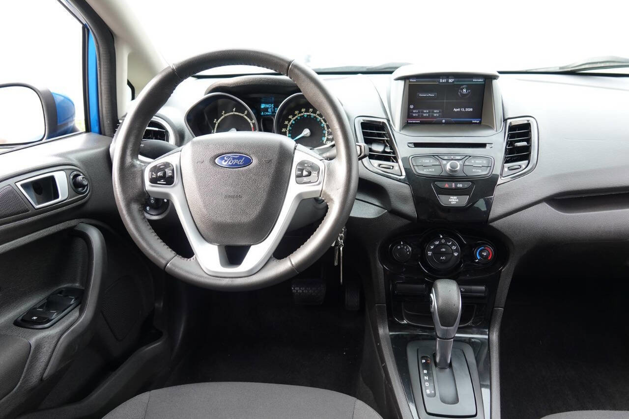 Used 2014 Ford Fiesta SE w/ Equipment Group 201A FWD image 3