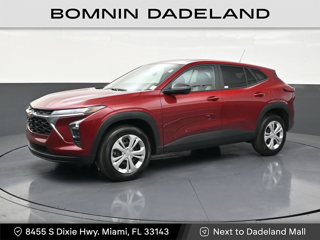 Used 2025 Chevrolet Trax LS FWD image 1