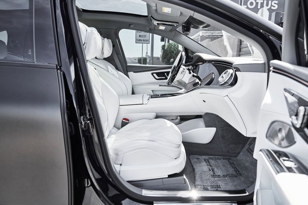 Used 2024 Mercedes-Benz Maybach EQS 680 4MATIC image 28